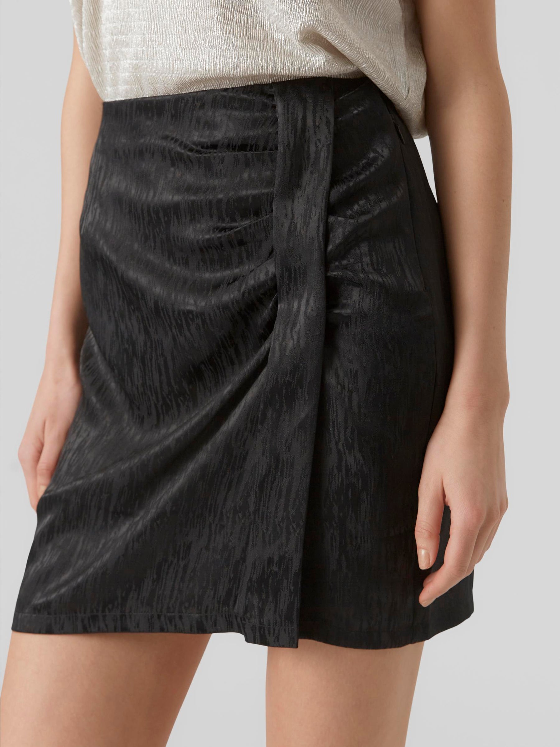חצאית מיני במראה מבריק- Vero Moda |וורו מודה