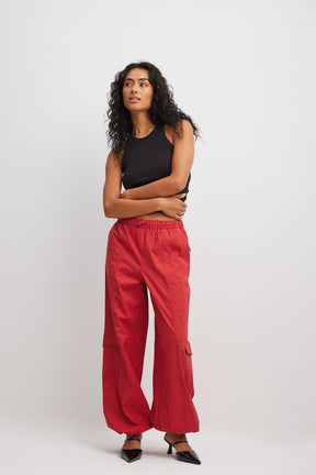 מכנסי קארגו בגזרה משוחררת Chloé Schuterman x NA-KD