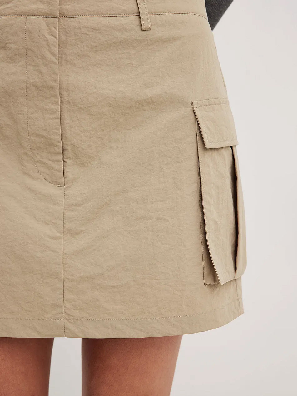 חצאית מיני בשילוב כיסי דש- NA-KD|נייקד