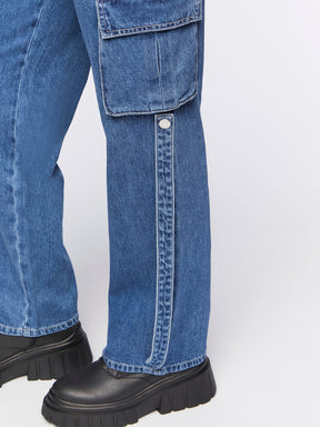 מכנסי ג'ינס בגזרת CARGO