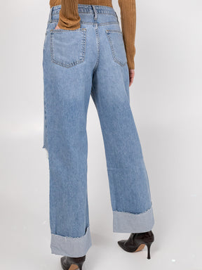 מכנסי ג'ינס בגזרת לוס עם קרעים