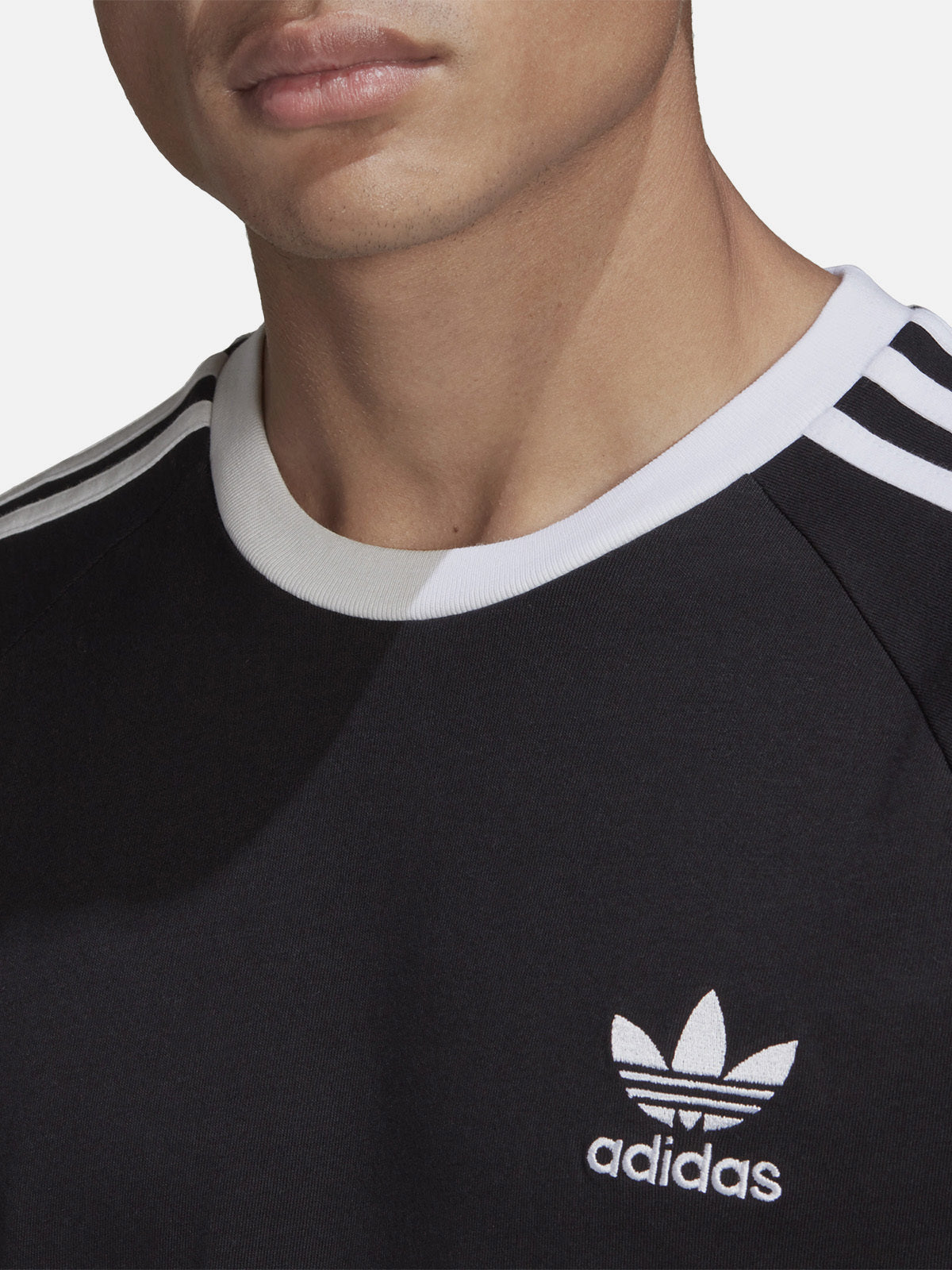 טי שירט בייסיק עם דוגמת פסים- Adidas Originals|אדידס אוריג'ינלס