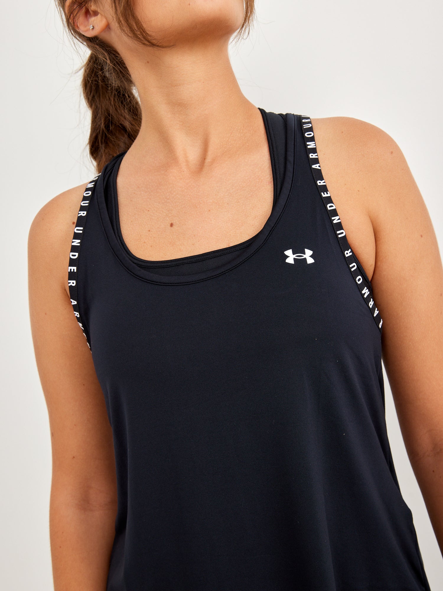 גופיית אימון עם לוגו/ נשים- under armour|אנדר ארמור