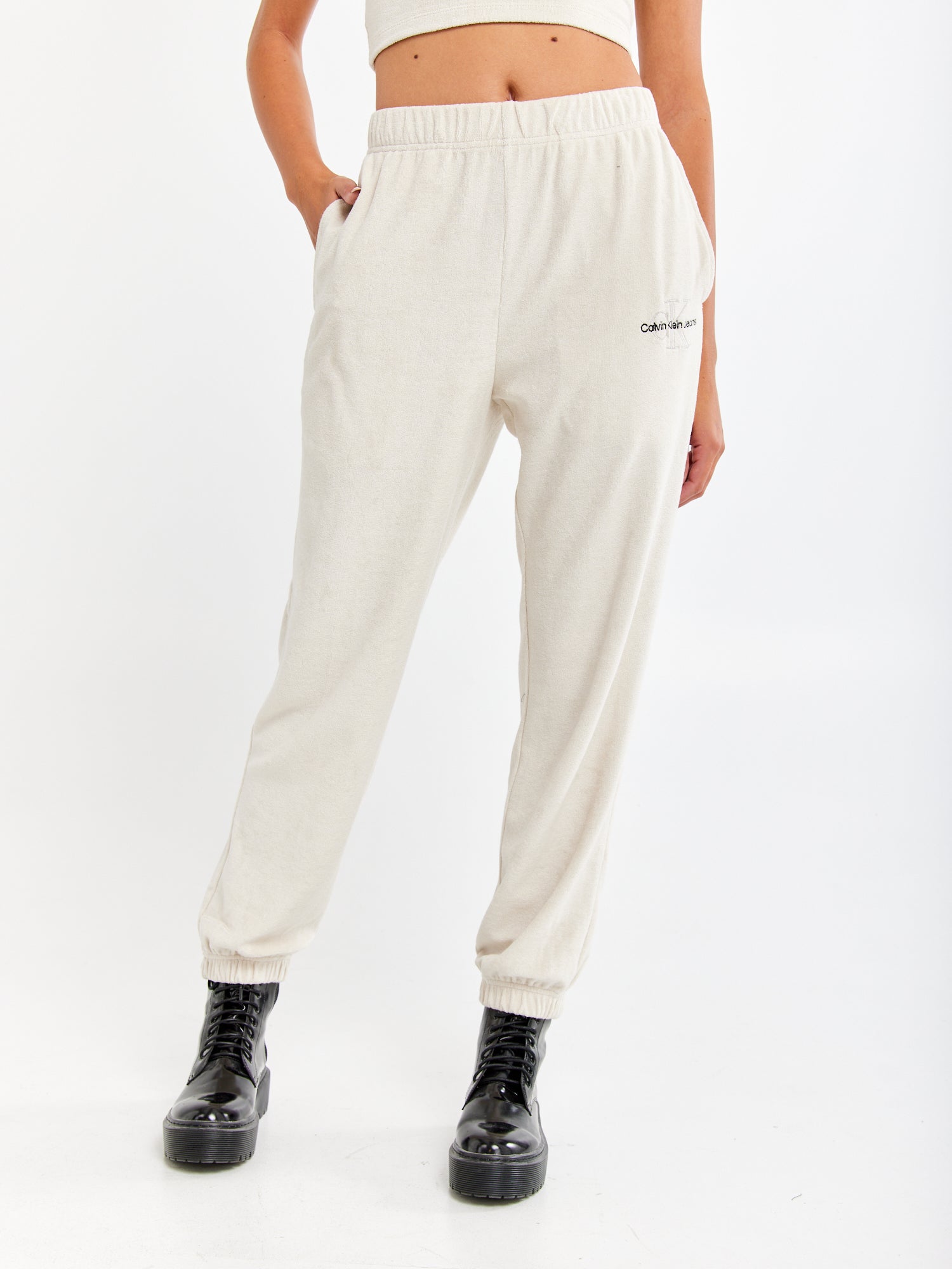 מכנסיים מבד מגבת עם לוגו רקום- Ck|קלווין קליין