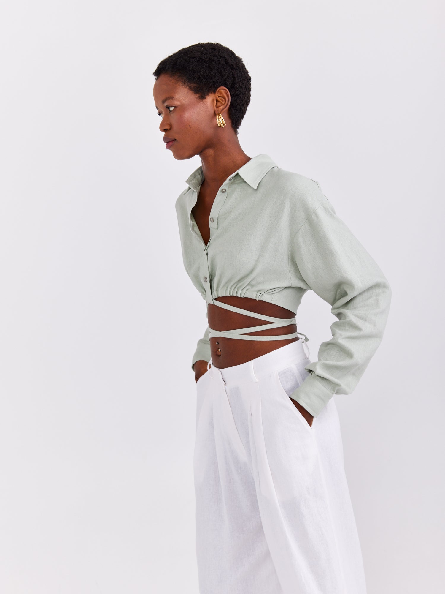 חולצת קרופ מכופתרת עם קשירה שילוב פשתן- Style River|סטייל ריבר