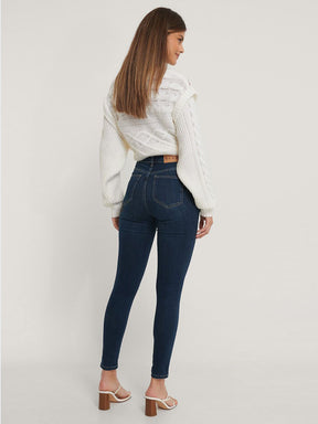 מכנסי ג'ינס סקיני בגזרה גבוהה