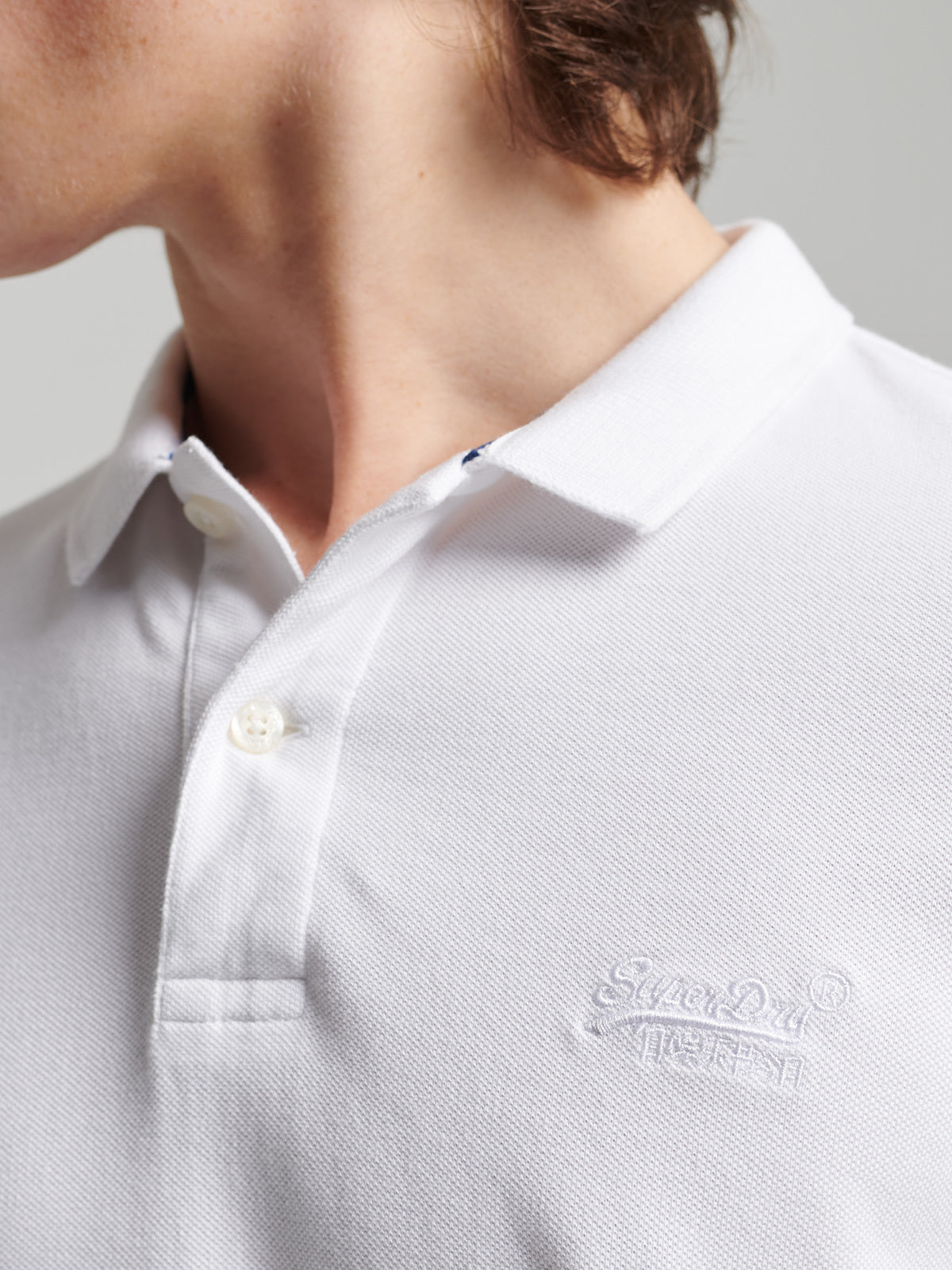 חולצת פולו קצרה עם לוגו רקום- Super Dry|סופר דריי