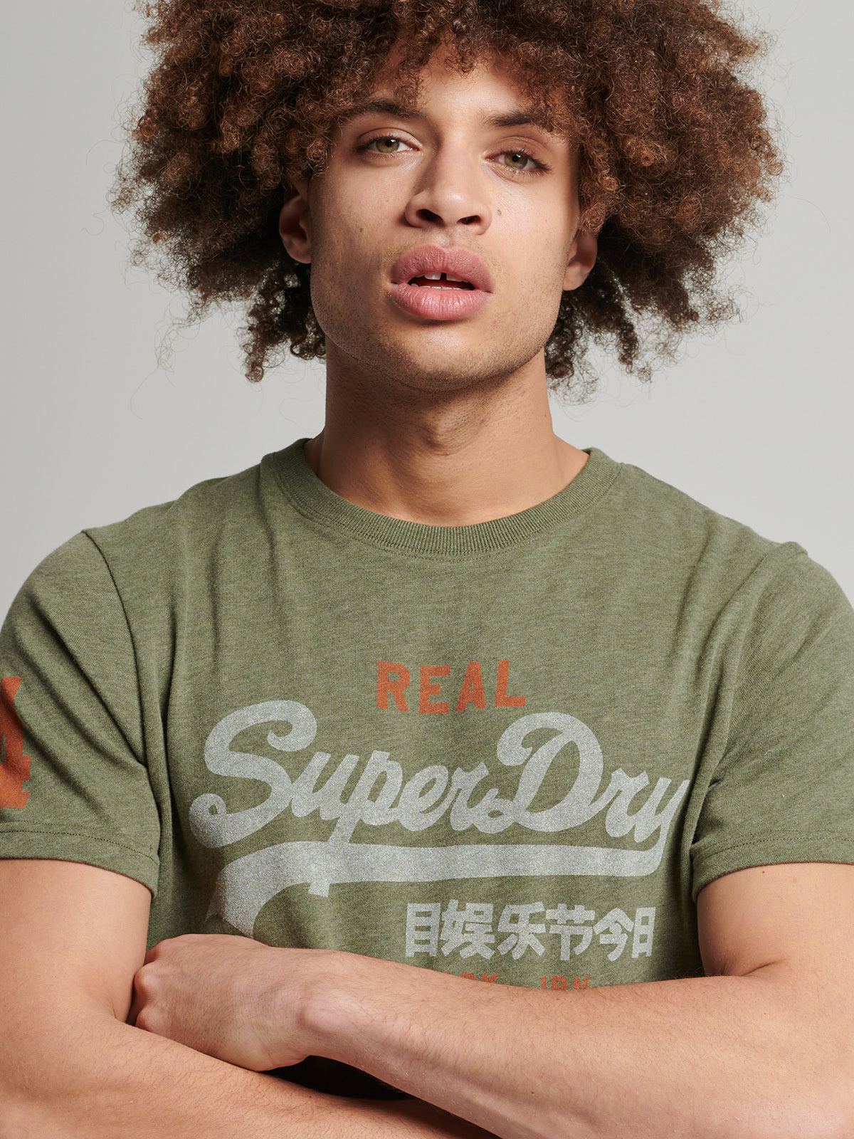 טישרט בייסיק עם הדפס לוגו גרפי- Super Dry|סופר דריי