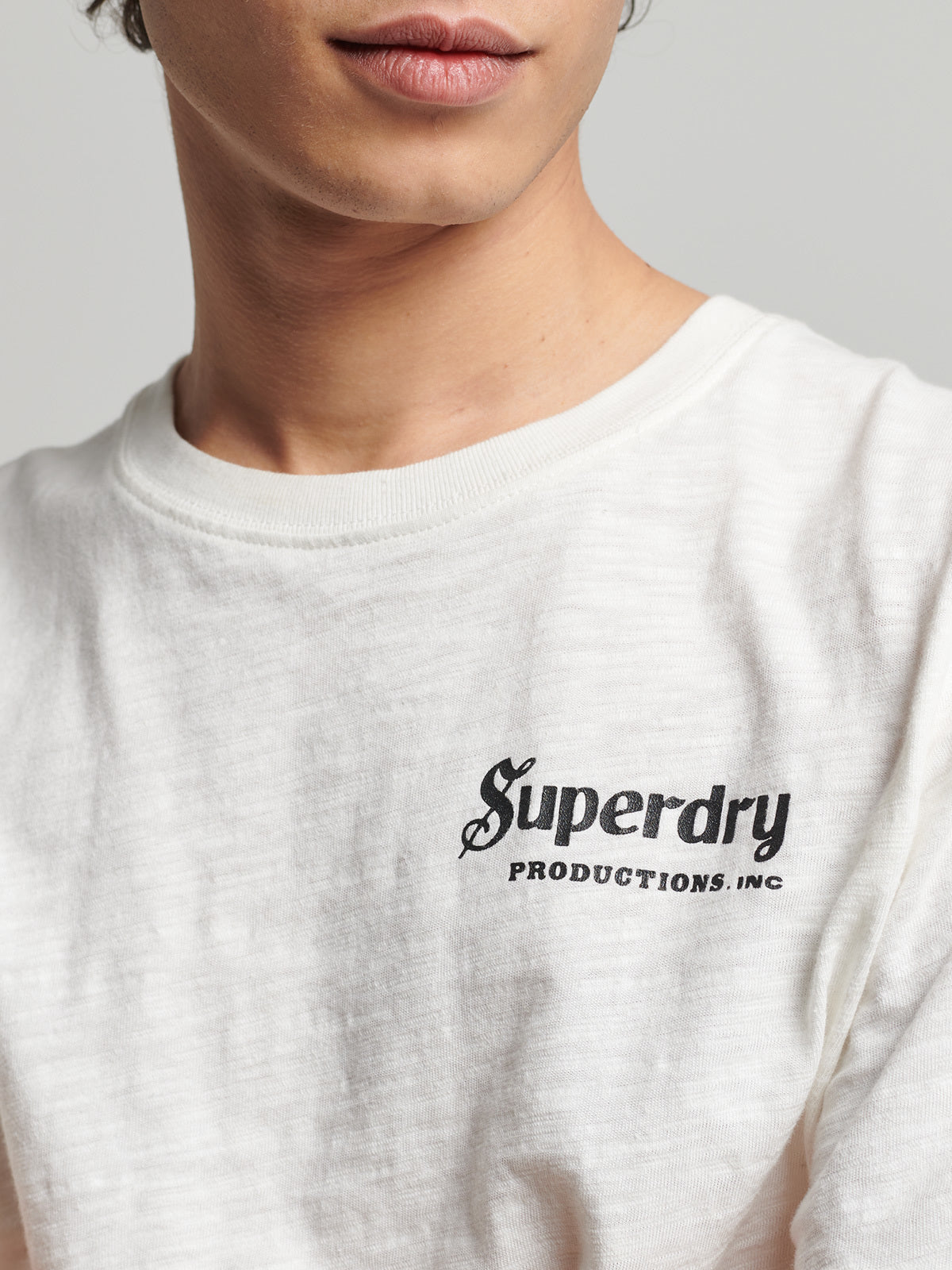 טישרט בייסיק עם הדפס לוגו גרפי- Super Dry|סופר דריי