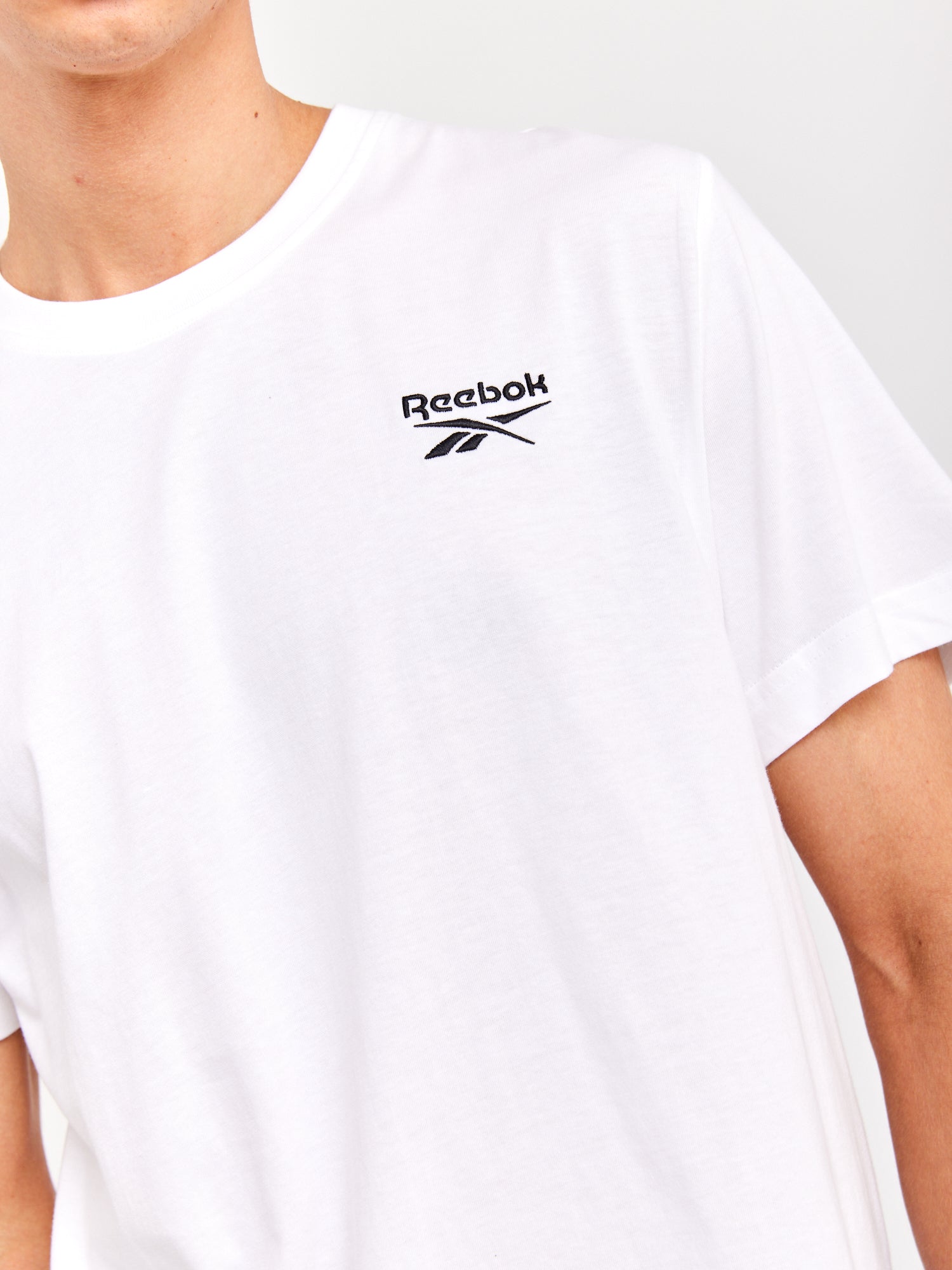 טי שירט בייסיק עם רקמת לוגו- Reebok|ריבוק