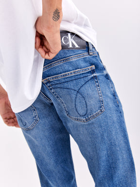 מכנסי ג'ינס בגזרת SLIM