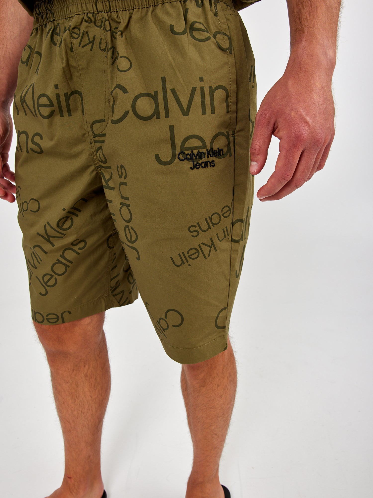 מכנסי ברמודה עם הדפסי לוגו- Ck|קלווין קליין