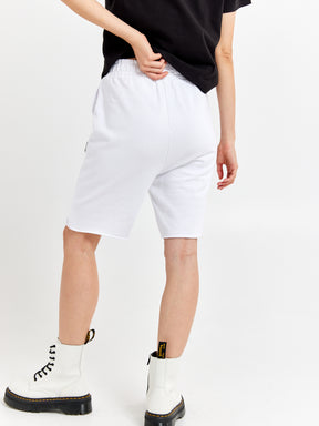 מכנסיים קצרים קרופ עם פאץ' לוגו