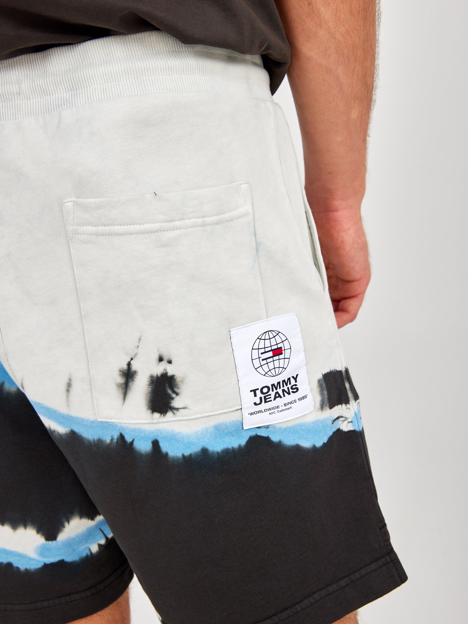 מכנסיים קצרים בהדפס טאי דאי- Tommy Hilfiger|טומי הילפיגר