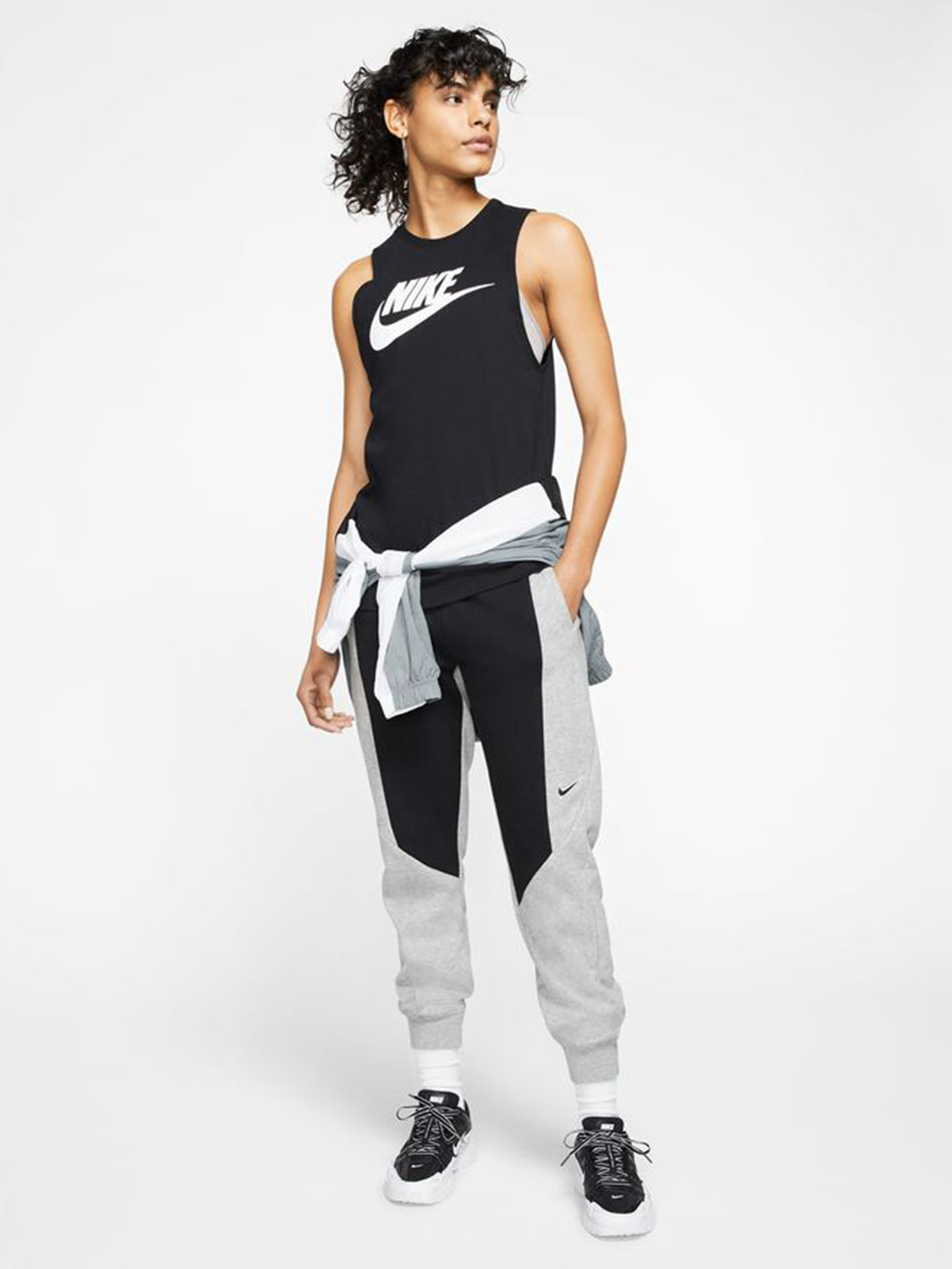 גופיית אימון עם לוגו / נשים- Nike|נייק