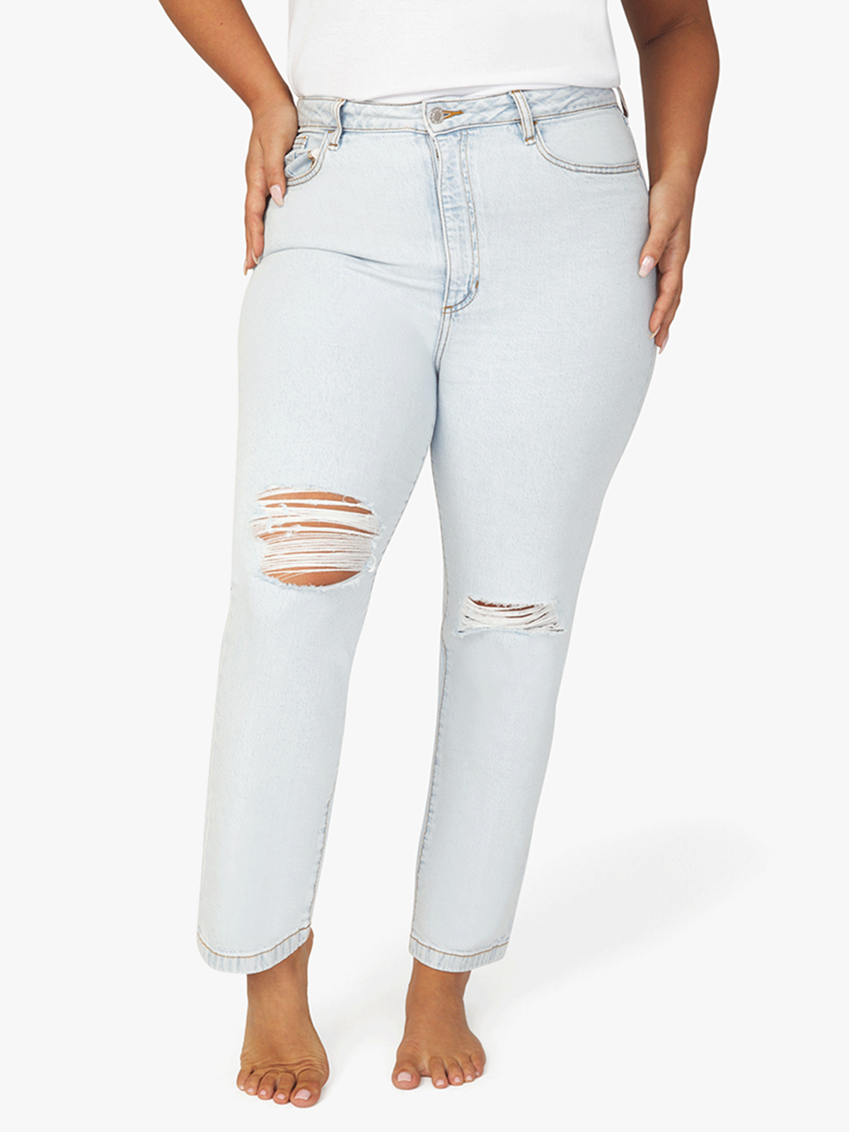 מכנסי ג'ינס בגזרה גבוהה ישרה עם קרעים- We Wore What|וי וור וואט